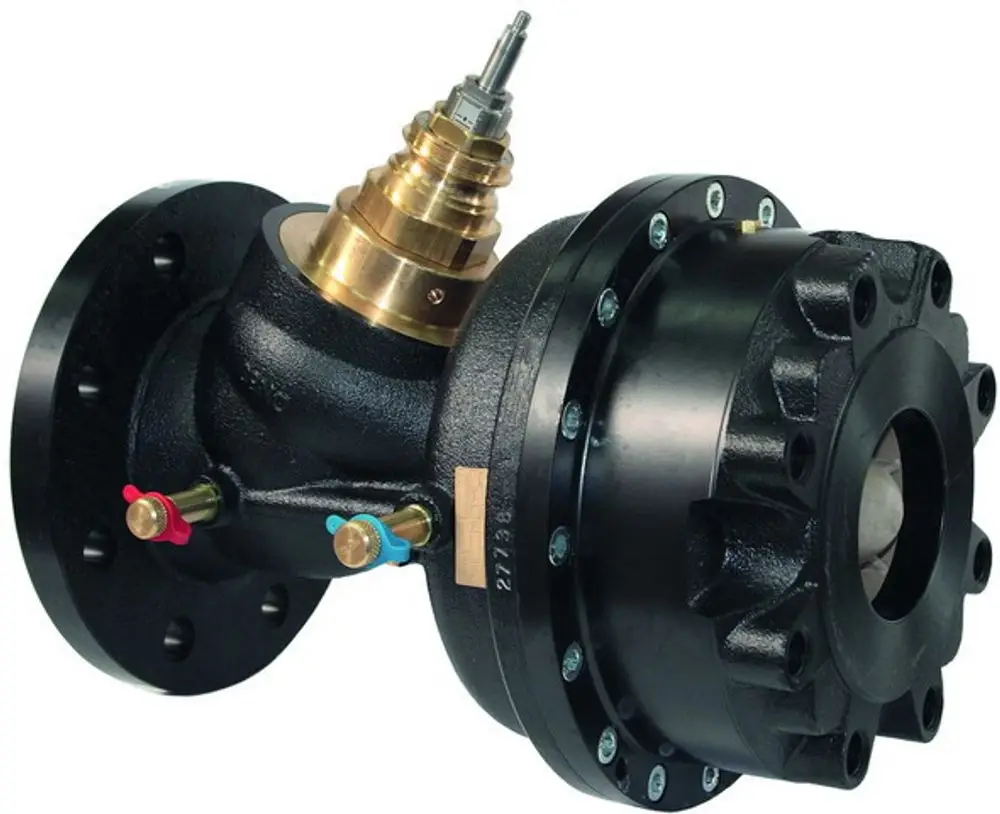 Druckregelventil von IMI Hydronic Engineering, metallisch mit Flanschen, Anschlüssen und einer konischen Komponente zur Regelung von Durchfluss und Temperatur.